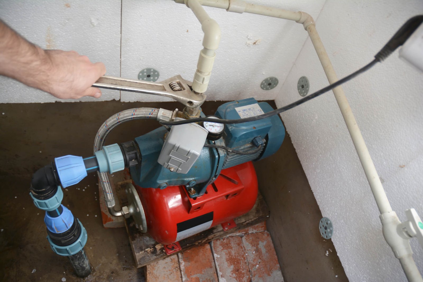 How Does a Water Well Pump Work: Complete Guide