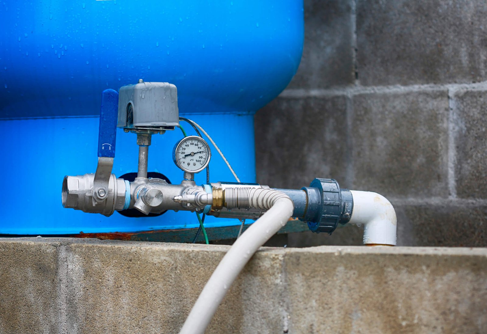 How Does a Well Pressure Tank Work: Complete Guide